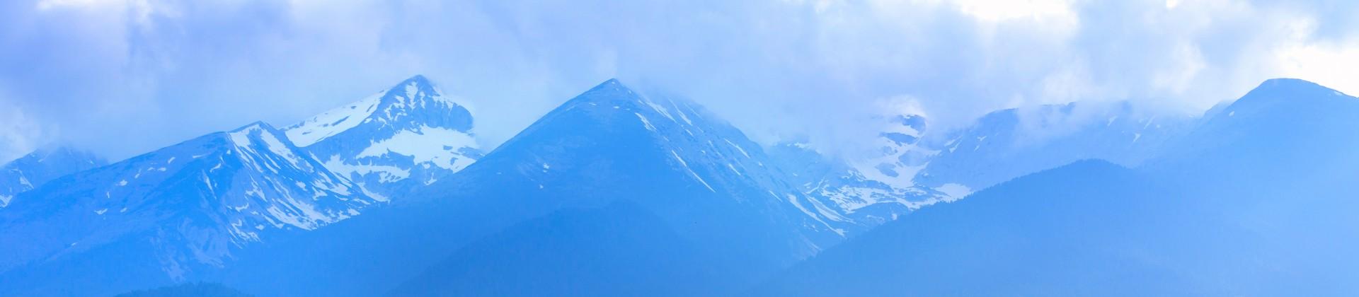 Mountain range in Bansko with cloudy sky