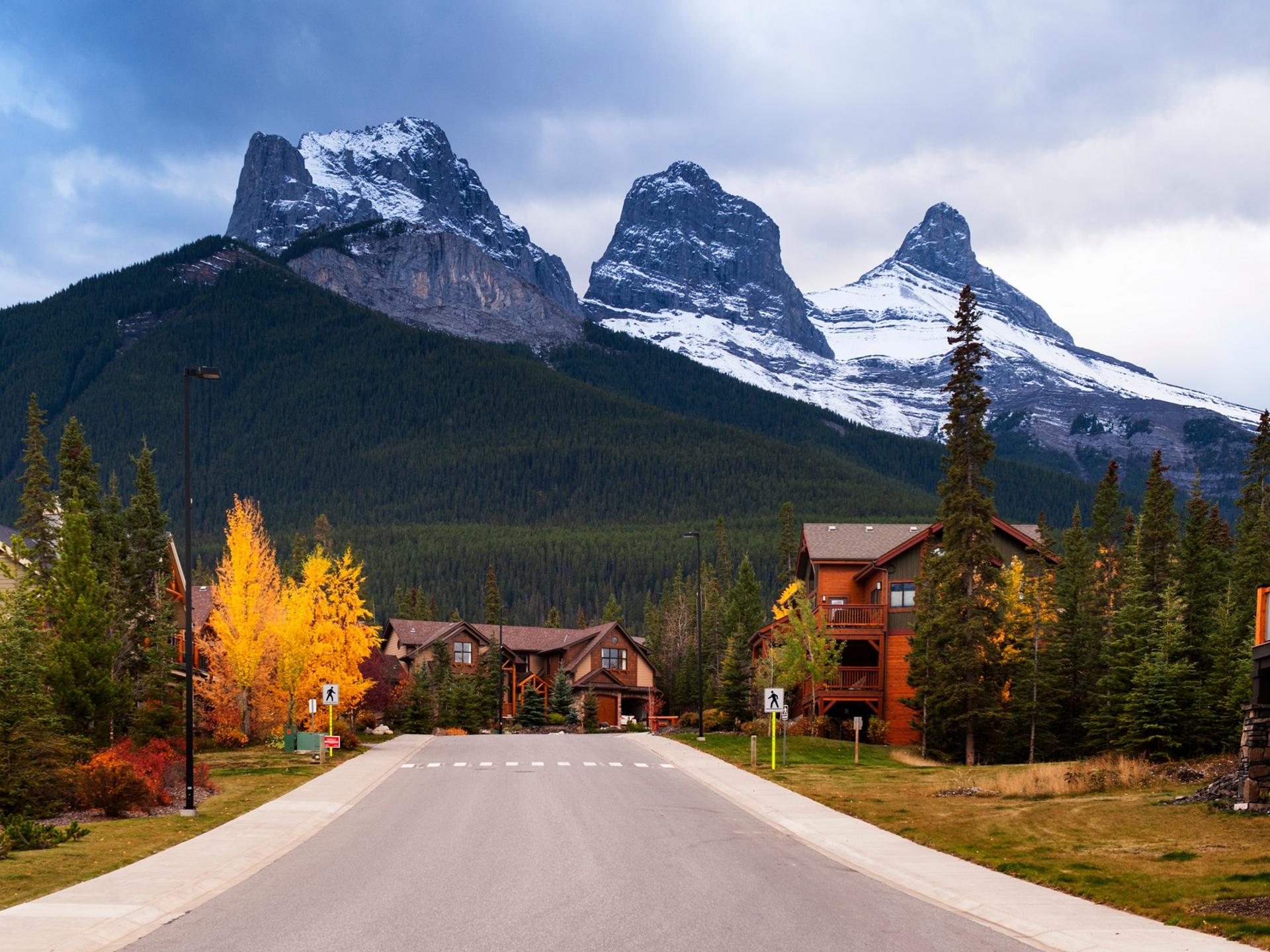 Mountain range in Canmore on a cloudy day