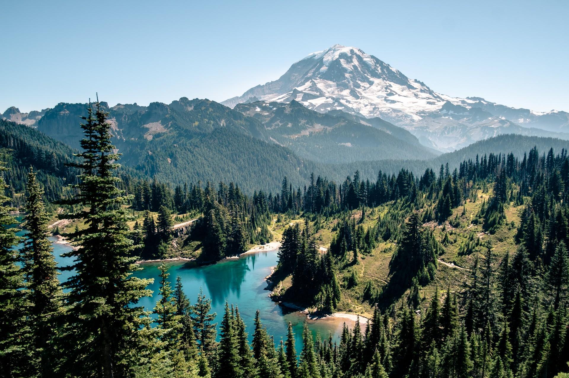 Mountain range in Mount Rainier National Park with nice weather and blue sky