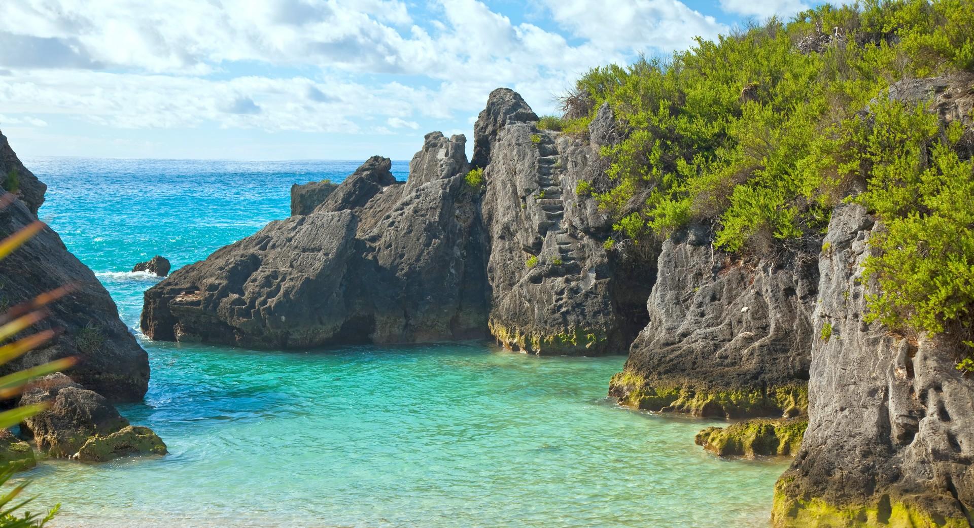 Awesome beach with turquise sea in Bermudes on a cloudy day