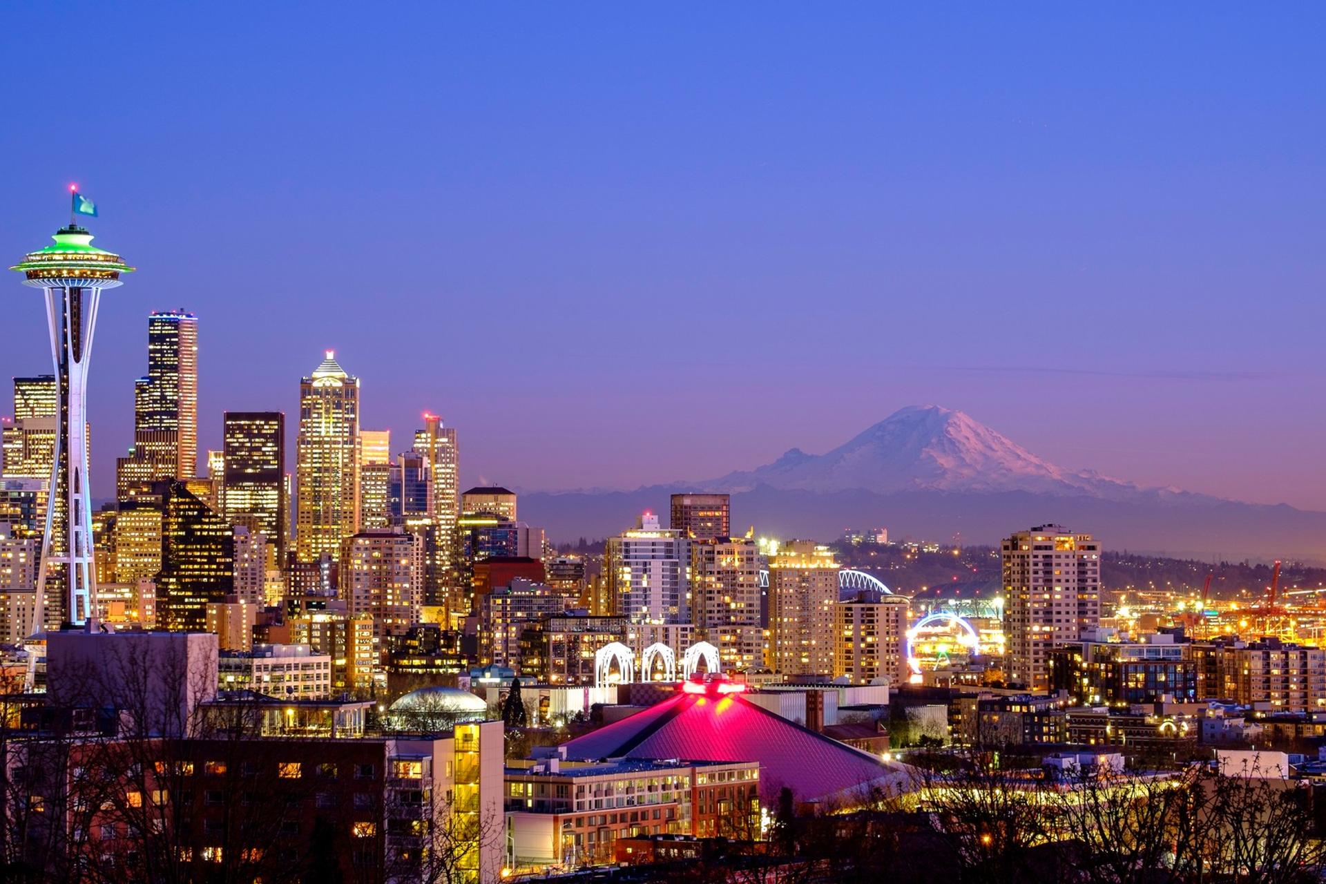 Mountain range in Seattle at sunset time