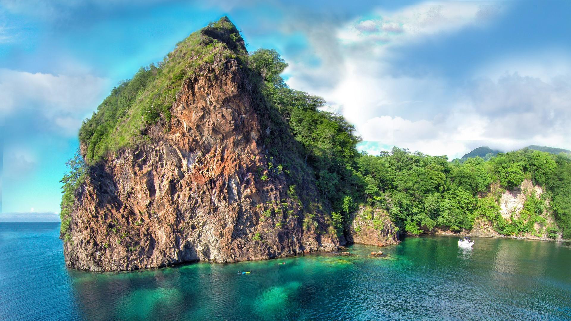 Lake in Dominica in partly cloudy weather